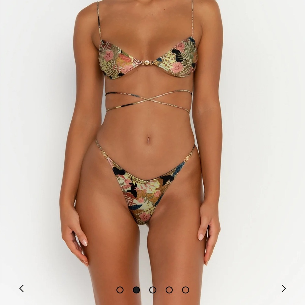 SOMMER SWIM - Lia and Ella set in Jaguar